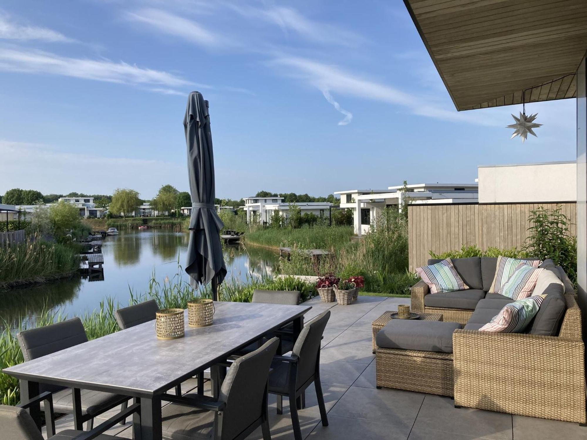 Family Villa With Garden And Jetty Zeewolde Exterior photo