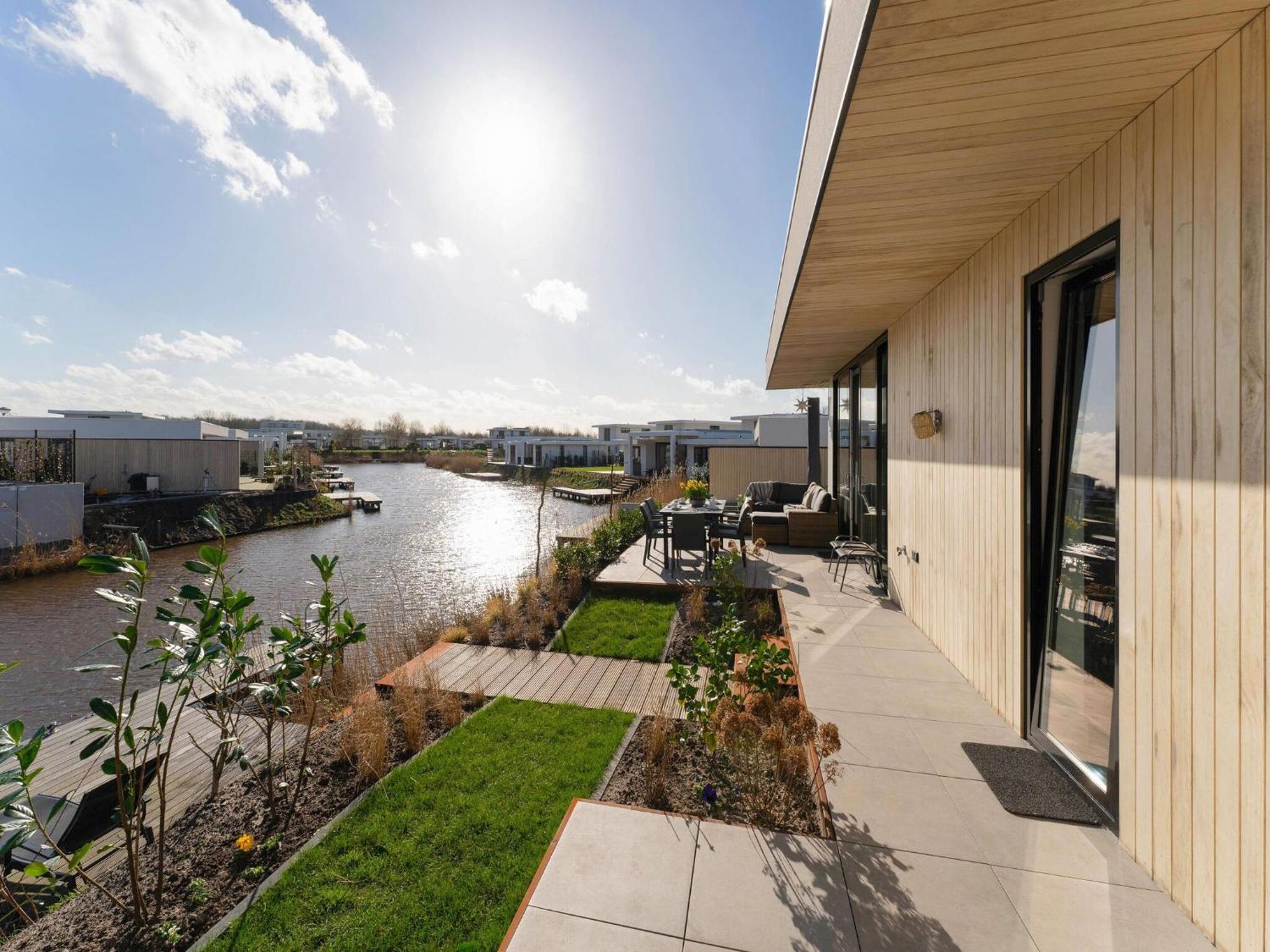 Family Villa With Garden And Jetty Zeewolde Exterior photo